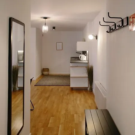 Madflats S-bahn Friedenau * ברלין