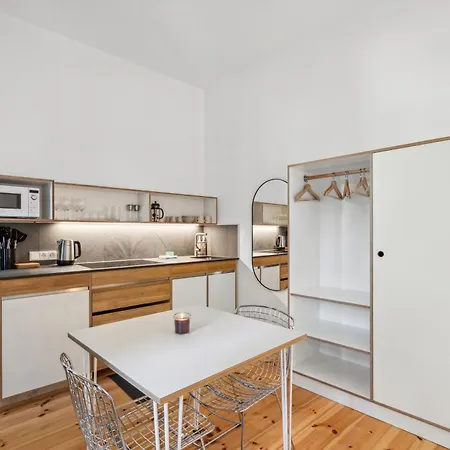 Madflats S-bahn Friedenau Berlin