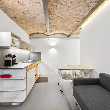 Madflats S-bahn Friedenau ברלין