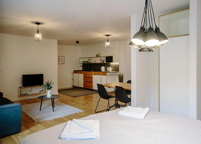 Madflats S-bahn Friedenau * ברלין