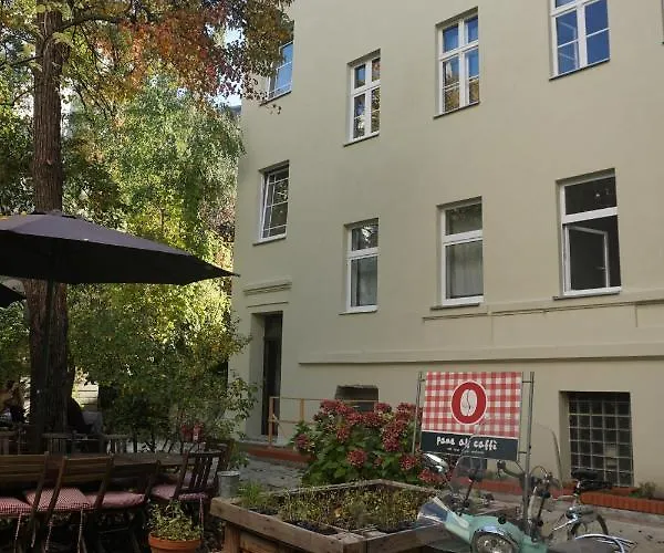 Madflats S-bahn Friedenau * ברלין