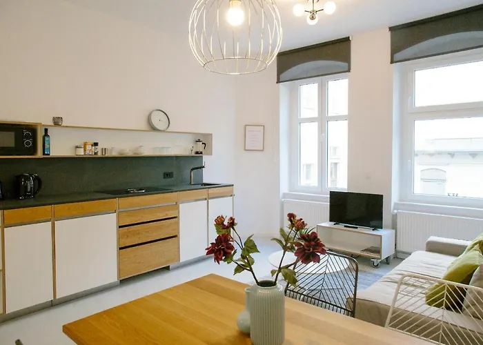 Madflats S-bahn Friedenau * Berlin