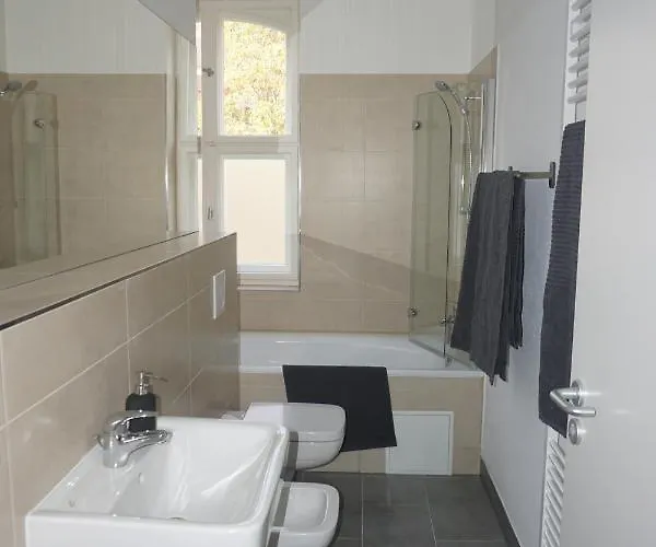 Madflats S-bahn Friedenau Apartament